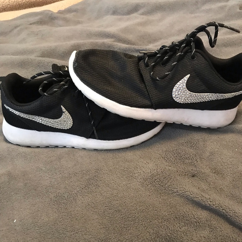 Nike Roshe tennis shoes!!